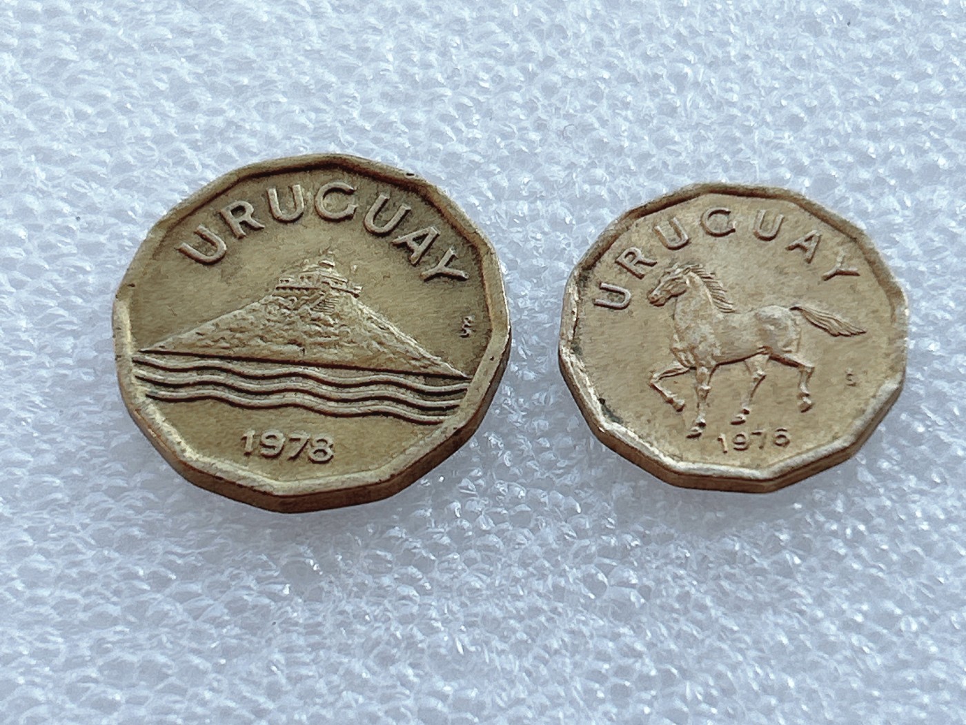 海外回流1元起拍小铺 各国钱币散币场 第2期 乌拉圭70年代硬币 2枚