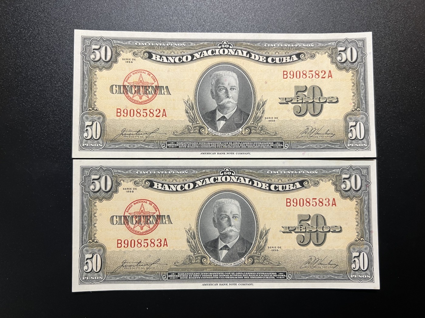 🌗乐淘淘世界纸币拍卖精品场 第35期🌓 【B908582A 3A】古巴1958年纸币两张 50比索 边缘潮斑 UNC