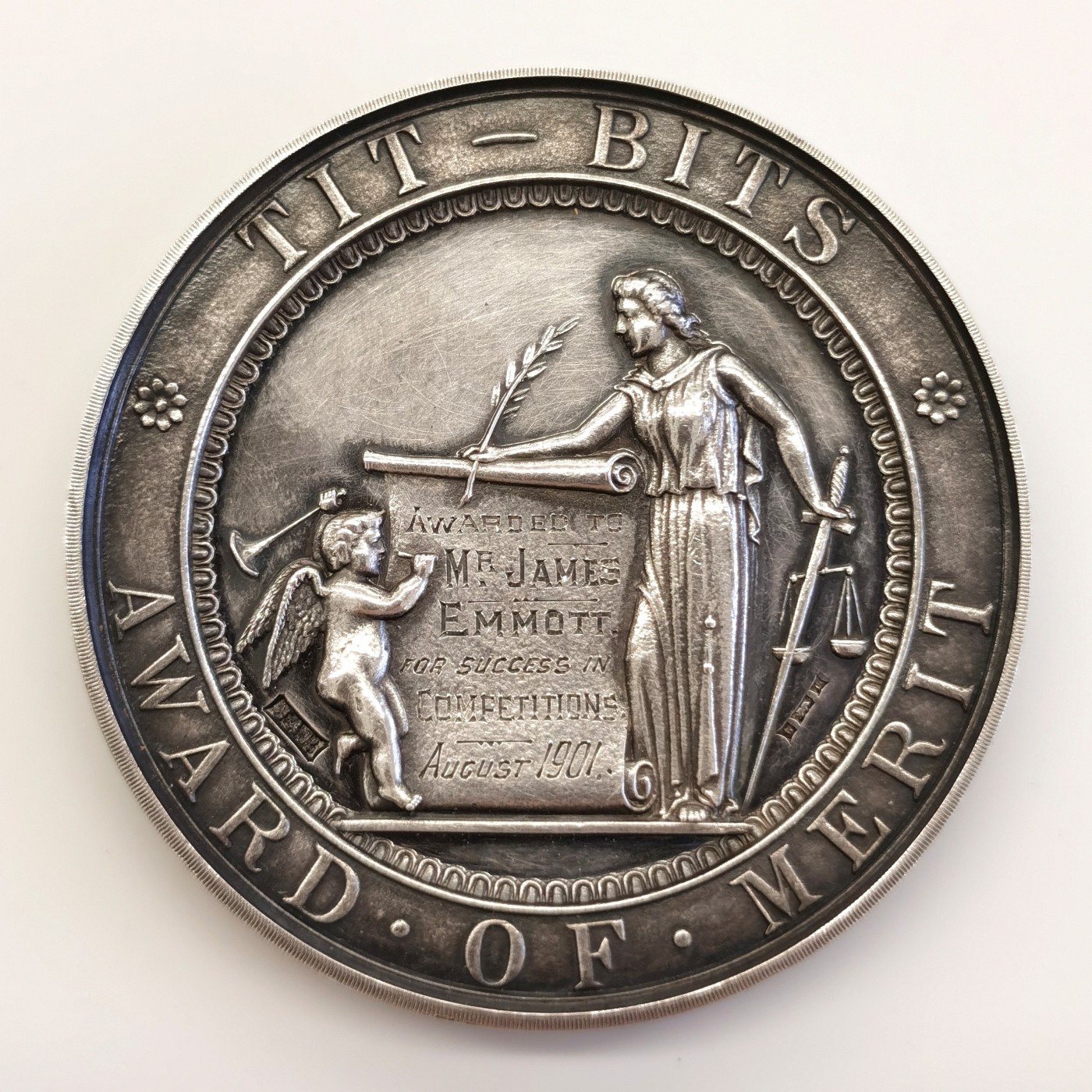 博洋堂世界钱币拍卖第099期（全场包邮） 1901年英国Tit-Bits大奖赛纪念银章 实发银章 底板干净 几乎无丝痕 镜面效果佳 原盒原品 直径57mm 重量87克