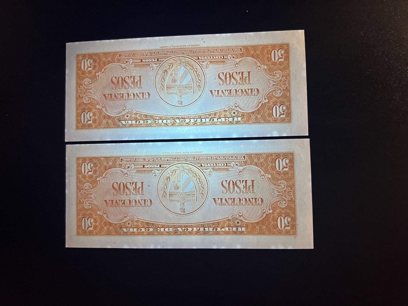 🌗乐淘淘世界纸币拍卖精品场 第35期🌓 【B908582A 3A】古巴1958年纸币两张 50比索 边缘潮斑 UNC
