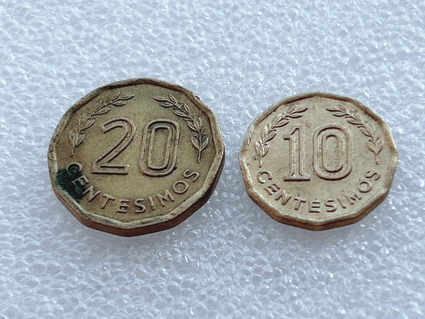 海外回流1元起拍小铺 各国钱币散币场 第2期 乌拉圭70年代硬币 2枚