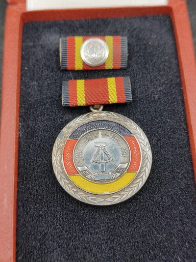 全场0元起拍 第119期 咸鱼国勋章拍卖专场 12月24日（周日）下午6：00开始 - 德意志民主共和国功绩奖章