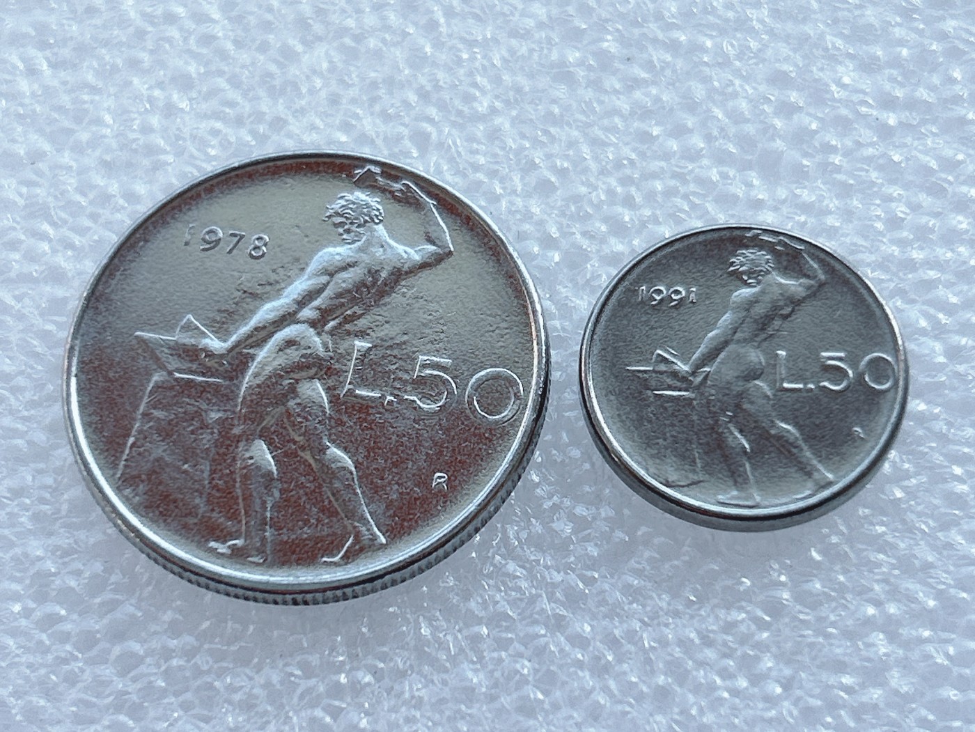 海外回流1元起拍小铺 各国钱币散币场 第2期 意大利大小版打铁男神 50里拉 不锈钢币