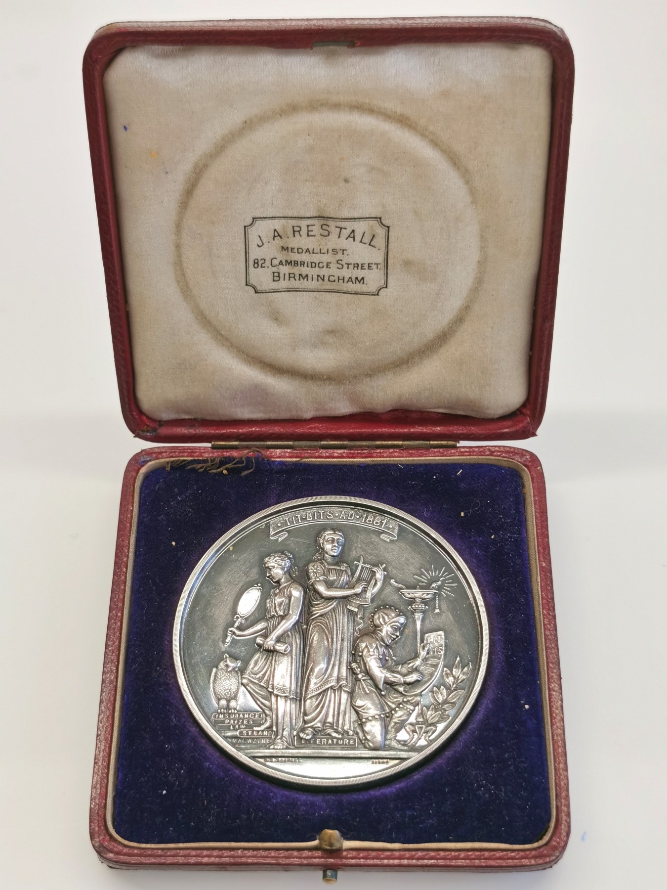 博洋堂世界钱币拍卖第099期（全场包邮） 1901年英国Tit-Bits大奖赛纪念银章 实发银章 底板干净 几乎无丝痕 镜面效果佳 原盒原品 直径57mm 重量87克