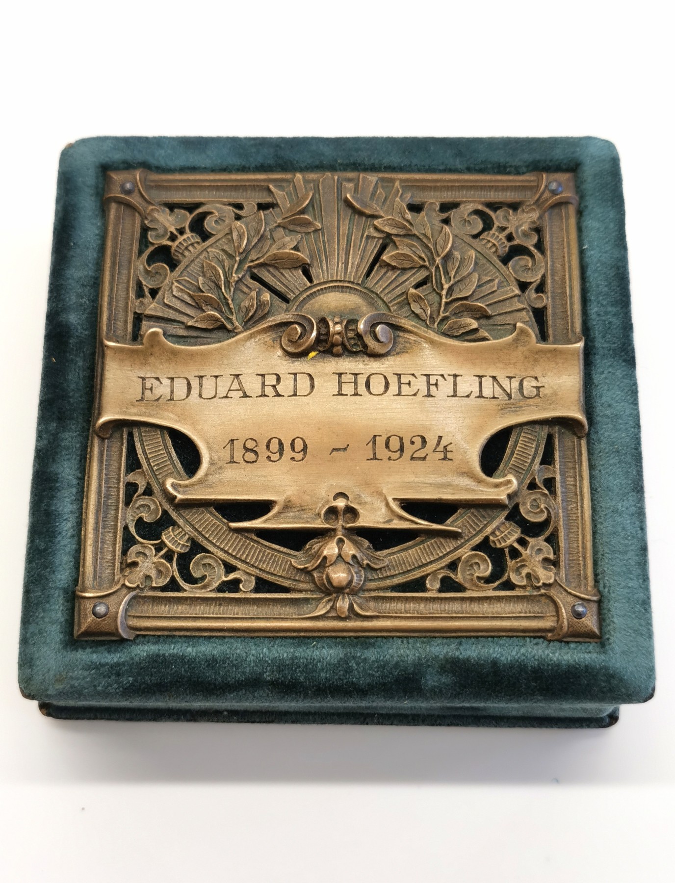 博洋堂世界钱币拍卖第057期（全场包邮） 德国1924年David Hansemann纪念银章 非常漂亮的原盒上镶嵌了铜框装饰 好品银章 55mm 80g 获得者为Eduard Hoefling 博洋堂之前一枚获得者为Bruno Stobbe同款银章成交价5000+