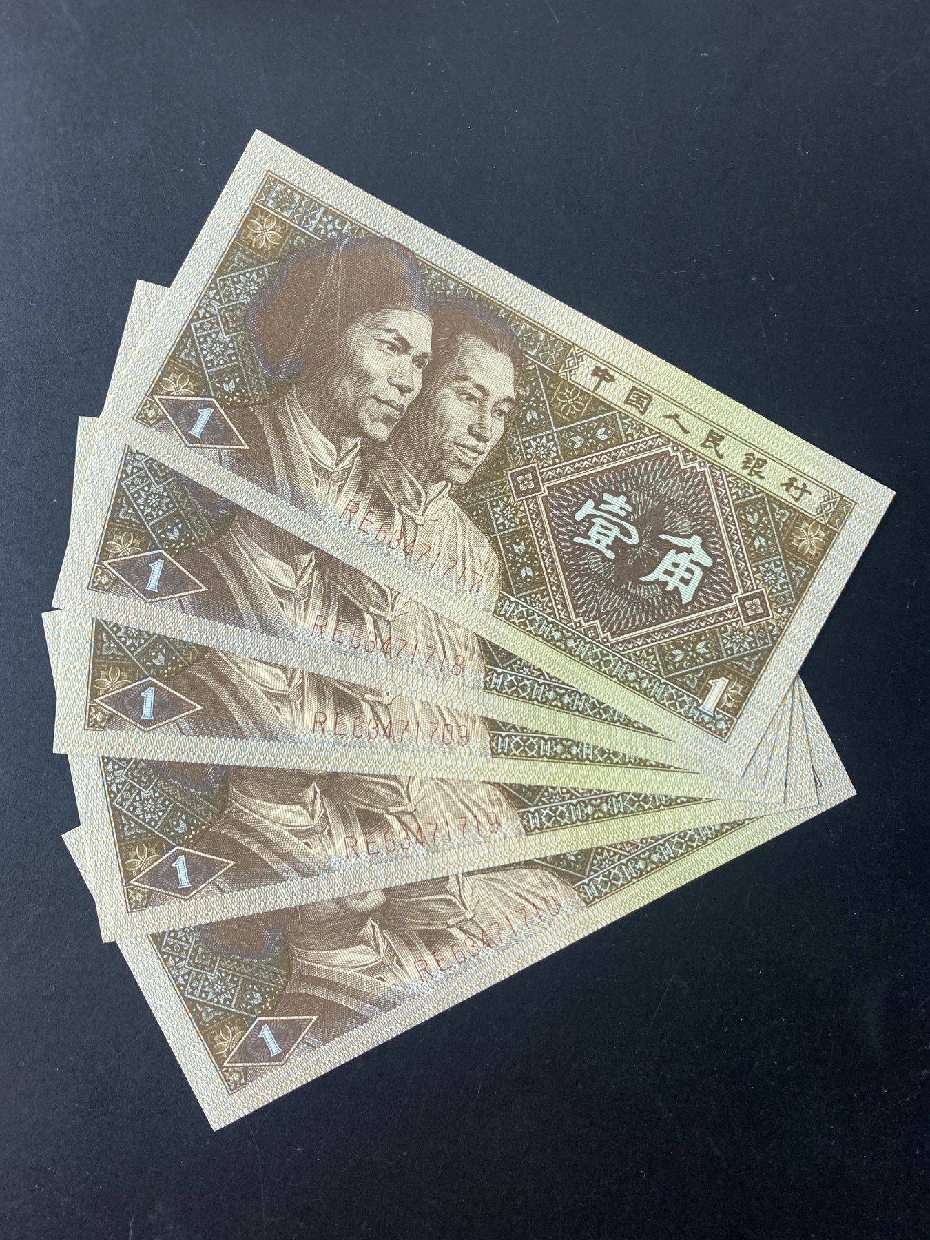 一线荧光币第349期拍场 8001RE稀冠早期黄金甲，仅此裸币散5连，喜欢的不要错过，绝品无斑无油