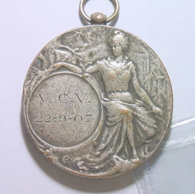 法国1907年 女神戎装像高浮雕精制大镀银章 42MM