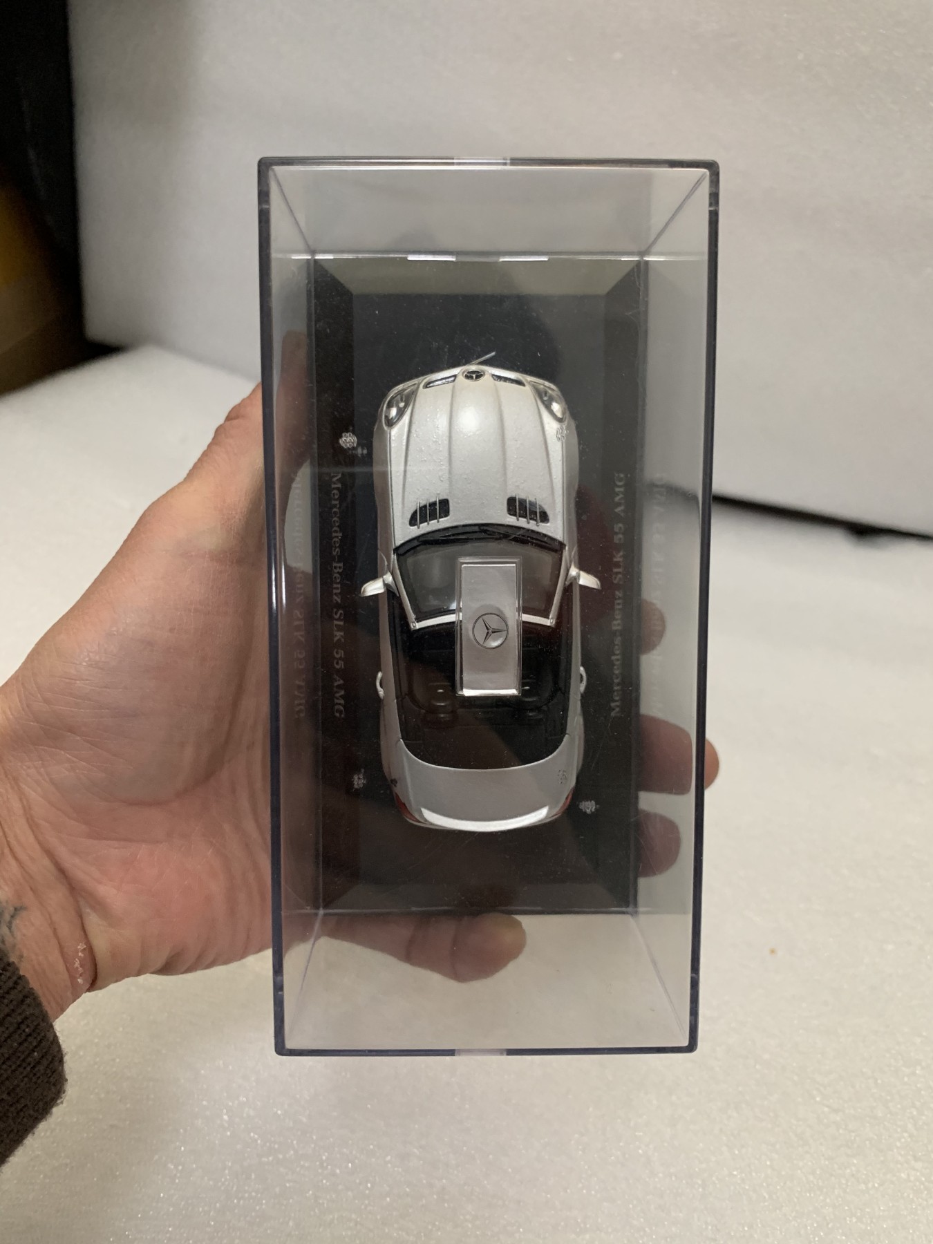 零元拍：奔驰 SLK 55AMG 模型，全新无外彩盒包装，绝版原版200X年古董了，车头贴纸因为胶干有点发卷图片以示