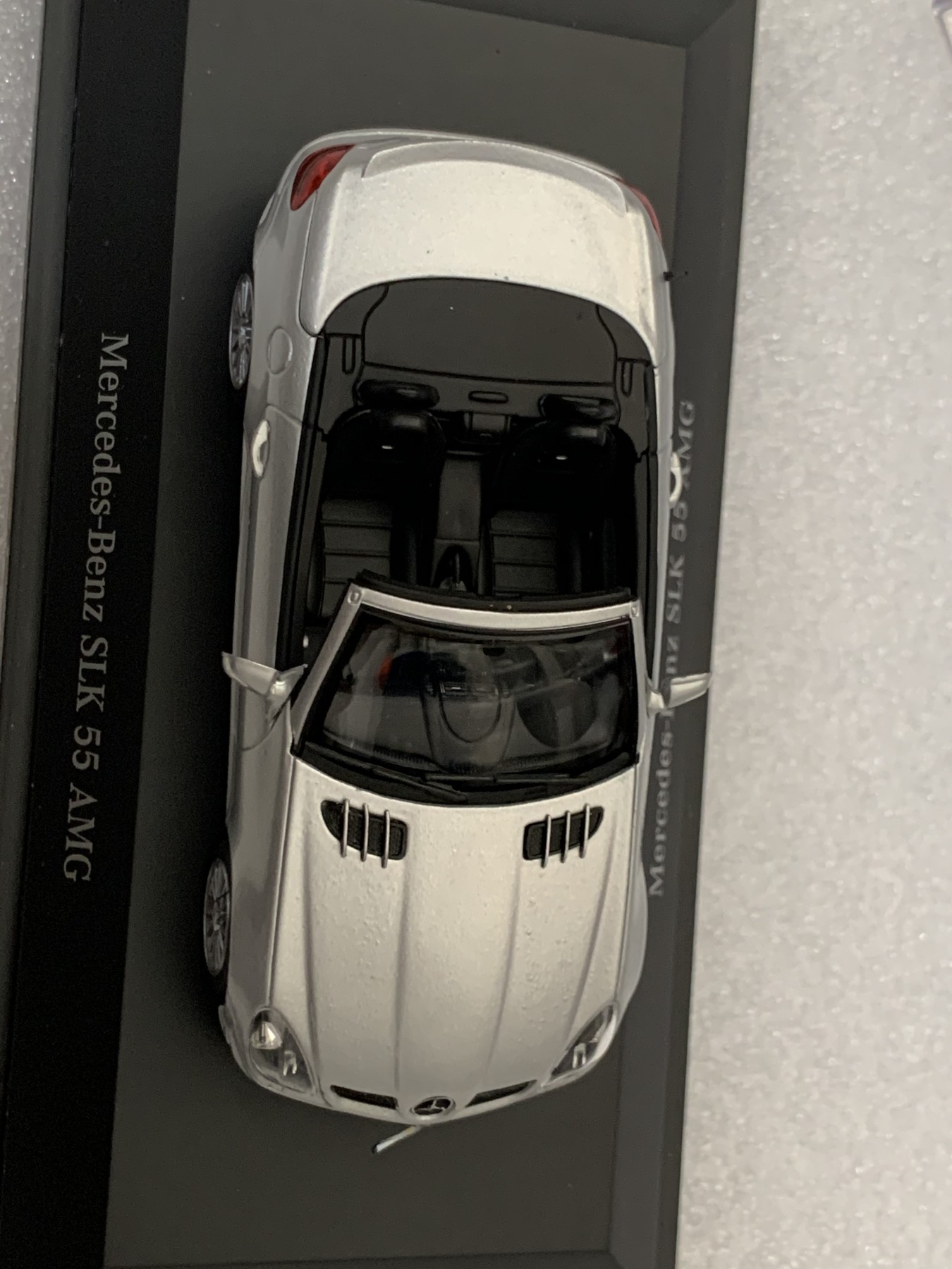 零元拍：奔驰 SLK 55AMG 模型，全新无外彩盒包装，绝版原版200X年古董了，车头贴纸因为胶干有点发卷图片以示