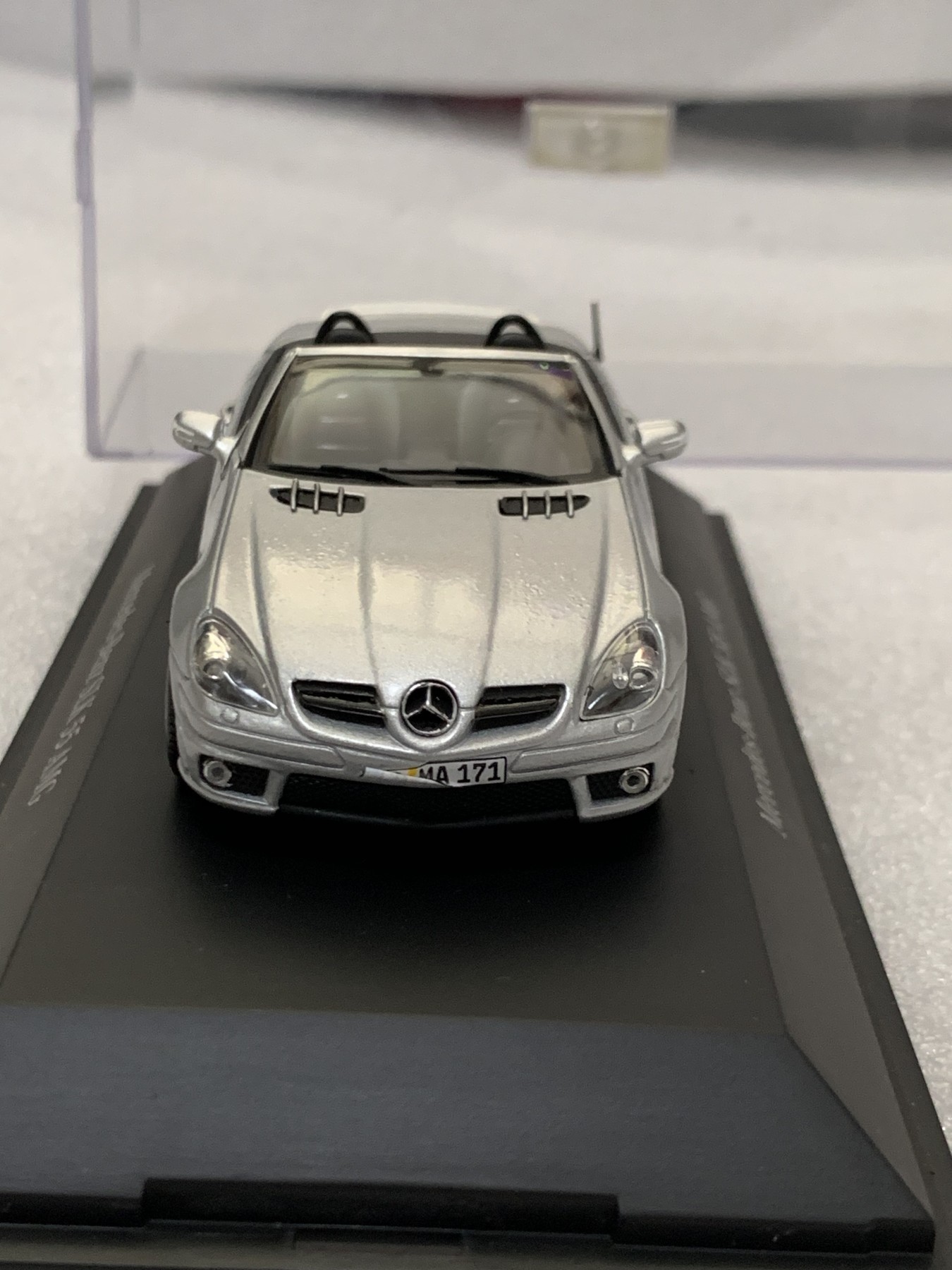 零元拍：奔驰 SLK 55AMG 模型，全新无外彩盒包装，绝版原版200X年古董了，车头贴纸因为胶干有点发卷图片以示