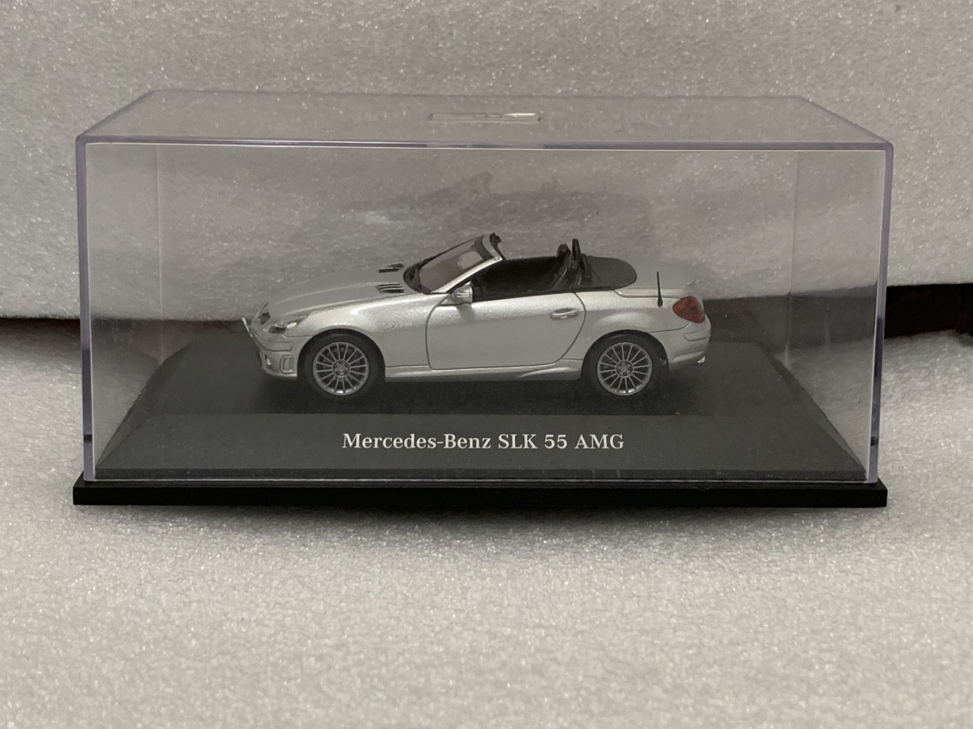 零元拍：奔驰 SLK 55AMG 模型，全新无外彩盒包装，绝版原版200X年古董了，车头贴纸因为胶干有点发卷图片以示