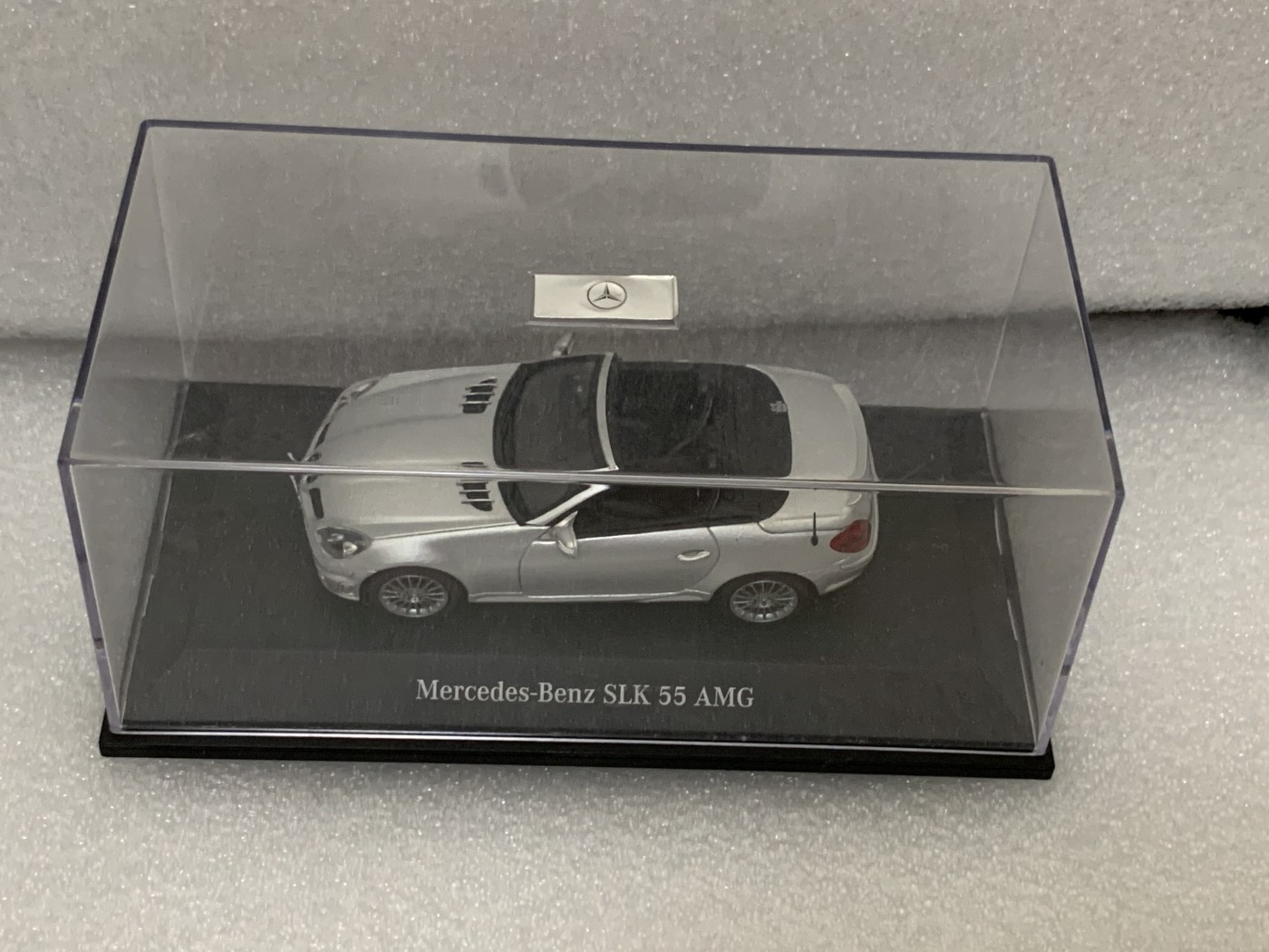 零元拍：奔驰 SLK 55AMG 模型，全新无外彩盒包装，绝版原版200X年古董了，车头贴纸因为胶干有点发卷图片以示
