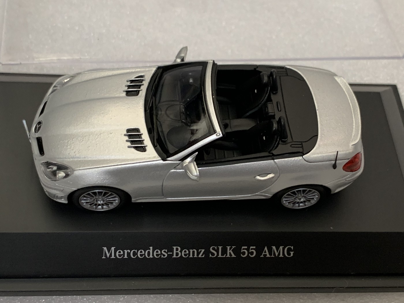 零元拍：奔驰 SLK 55AMG 模型，全新无外彩盒包装，绝版原版200X年古董了，车头贴纸因为胶干有点发卷图片以示