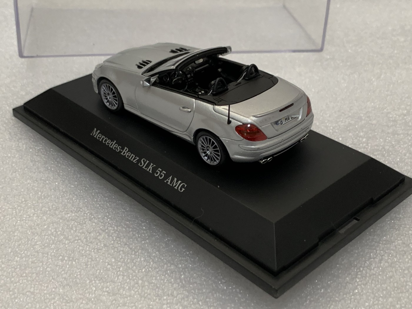 零元拍：奔驰 SLK 55AMG 模型，全新无外彩盒包装，绝版原版200X年古董了，车头贴纸因为胶干有点发卷图片以示