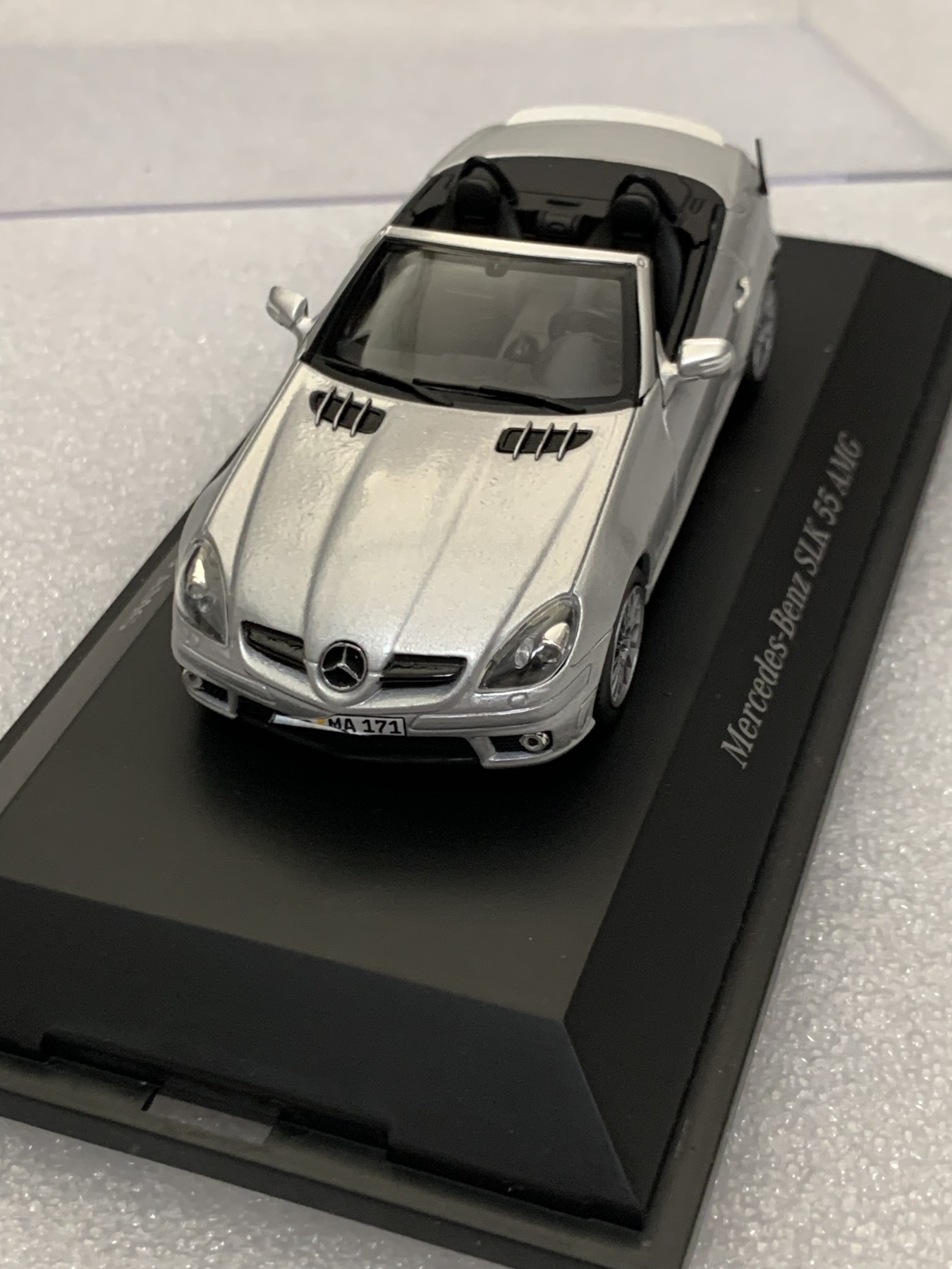 零元拍：奔驰 SLK 55AMG 模型，全新无外彩盒包装，绝版原版200X年古董了，车头贴纸因为胶干有点发卷图片以示