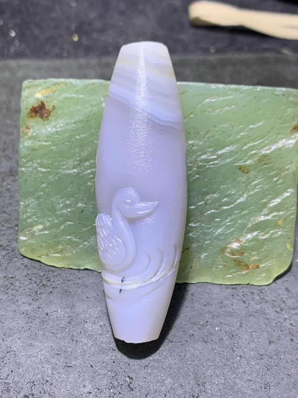 精美高玉化马达加斯加海洋玉髓手工俏色巧雕荷塘月色意境吊坠（把件）一个！