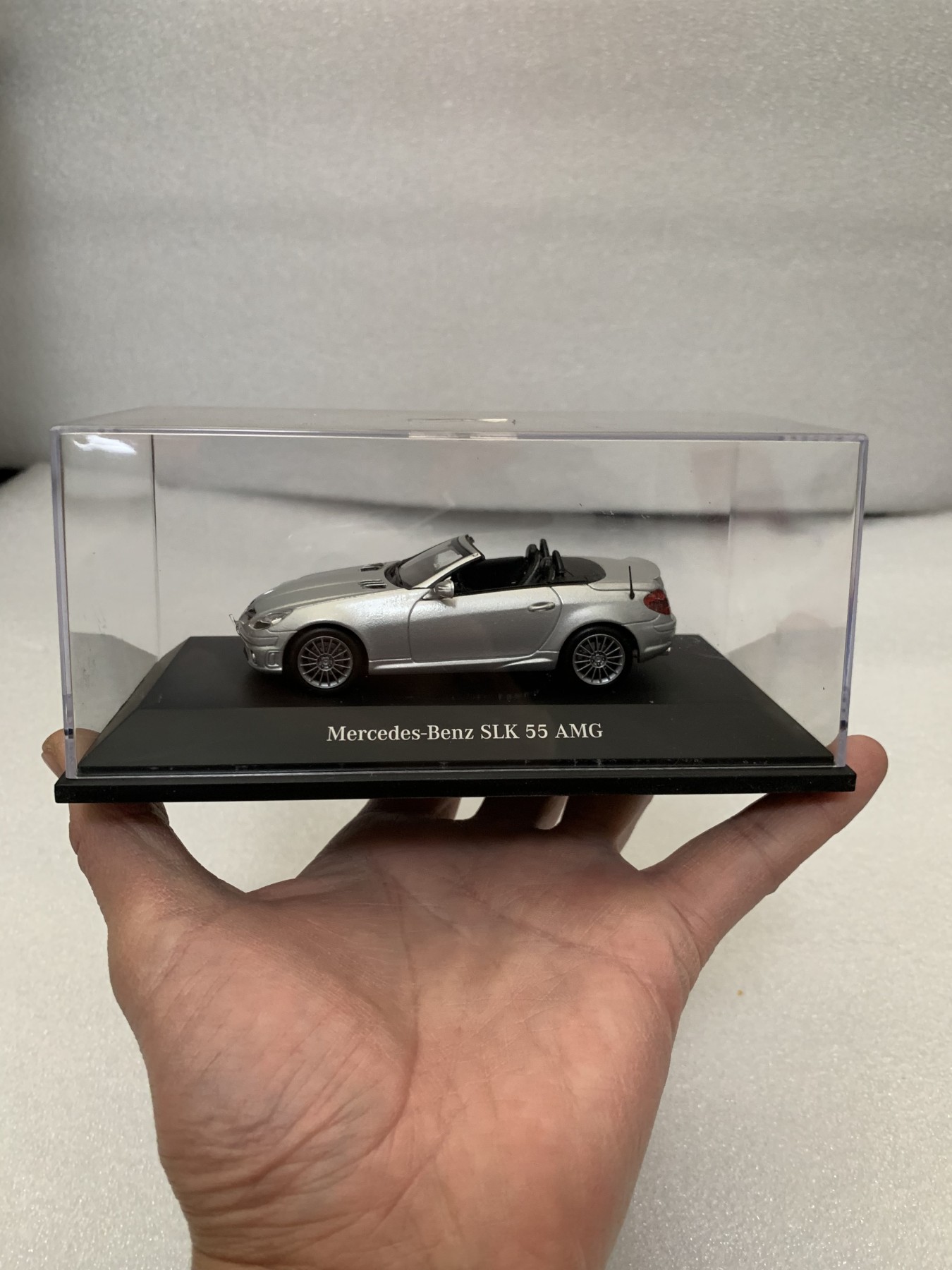 零元拍：奔驰 SLK 55AMG 模型，全新无外彩盒包装，绝版原版200X年古董了，车头贴纸因为胶干有点发卷图片以示