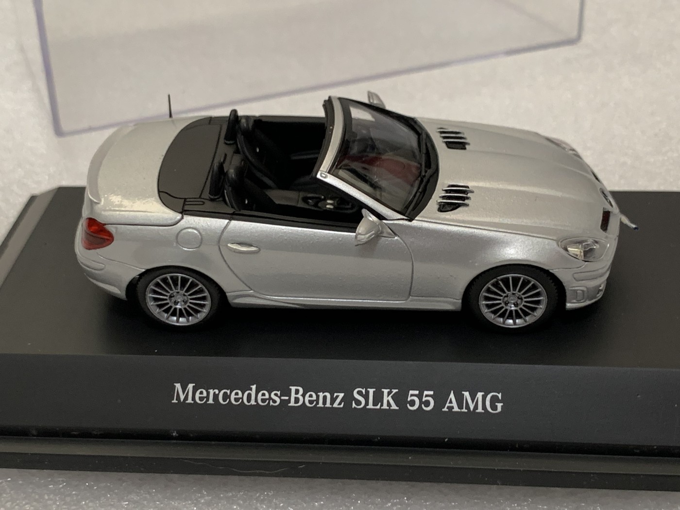 零元拍：奔驰 SLK 55AMG 模型，全新无外彩盒包装，绝版原版200X年古董了，车头贴纸因为胶干有点发卷图片以示