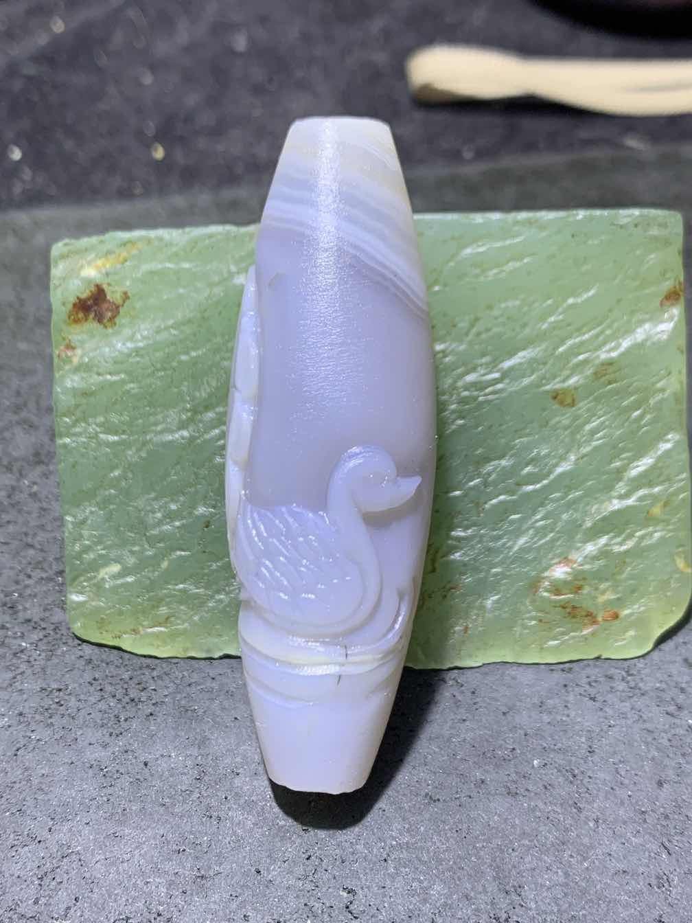 精美高玉化马达加斯加海洋玉髓手工俏色巧雕荷塘月色意境吊坠（把件）一个！