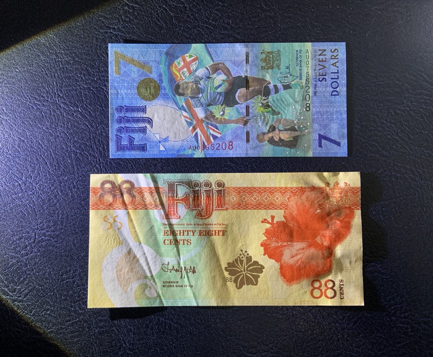 收藏联盟Quantum Auction 第313期拍卖  斐济2017年7元橄榄球夺冠和2022年88分财神爷纪念钞 品相分别为UNC和AU-