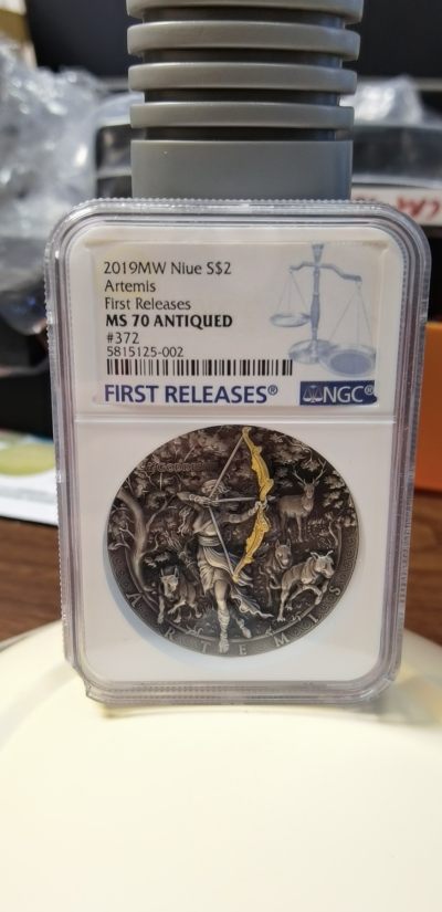 【海寧潮A】纽埃2019年狩猎女神2盎司高浮雕银币NGC-MS70首期蓝标原价3200元，无原盒证书评级盒子有点破损
