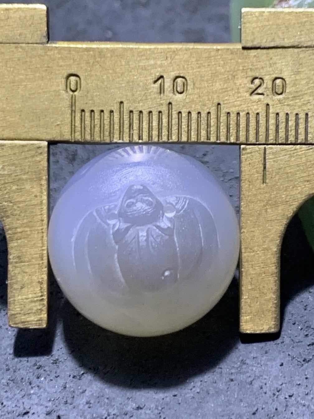精美高玉化亚光海洋玉髓手工俏色巧雕蝙蝠随形2.0随形圆珠一个
