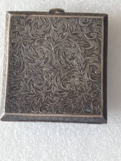 唐草纹手工刻花银烟盒 - 唐草纹手工刻花银烟盒