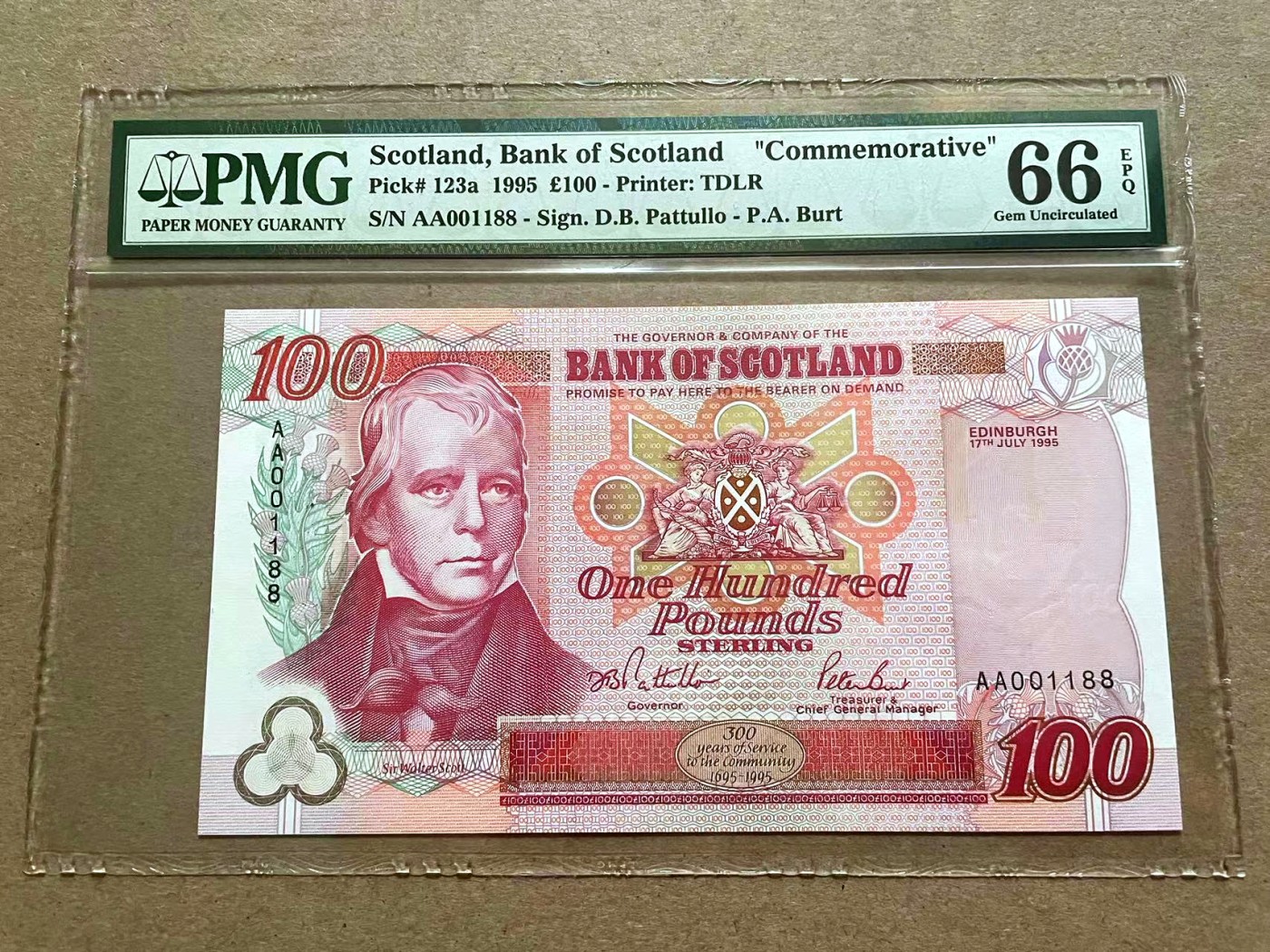 【Blue Auction】✨世界纸币精拍第409期【精】 【AA冠001188倒置号靓号 初版冠军分罕见】苏格兰 1995年100镑 PMG66EPQ 纪念钞 背面大场景耐看  