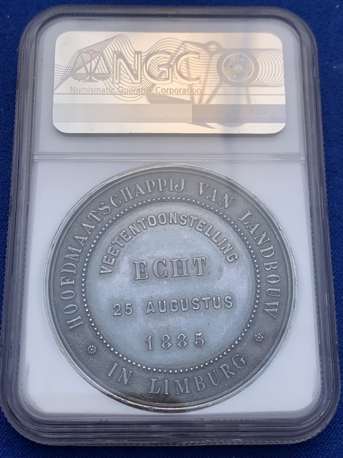 《竞宝斋》圣诞专辑  第一场  第227场 定制纪念章相赠 (全场顺丰包邮) NGC-MS60 荷兰 1885年 畜牧业46mm大银章 镜面底板 高浮雕 动物肌肉感饱满 地上草根根可见 非常精美