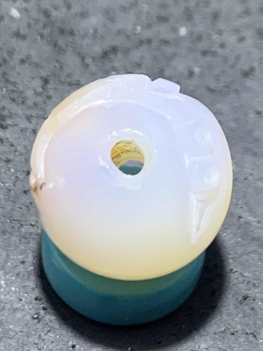 精美高玉化亚光海洋玉髓手工俏色巧雕一心向佛意境圆珠一个