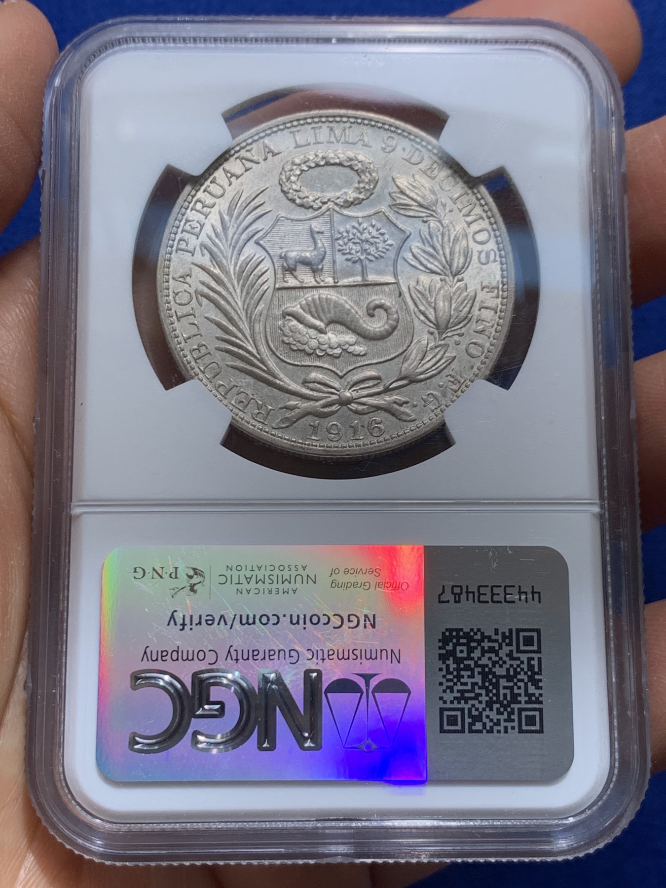 《竞宝斋》圣诞专辑  第二场  第228场 定制纪念章相赠 (全场顺丰包邮) NGC MS62 秘鲁1916年坐人女神1索尔银币 原味沉淀包浆 白净底板 带转光 收藏佳品