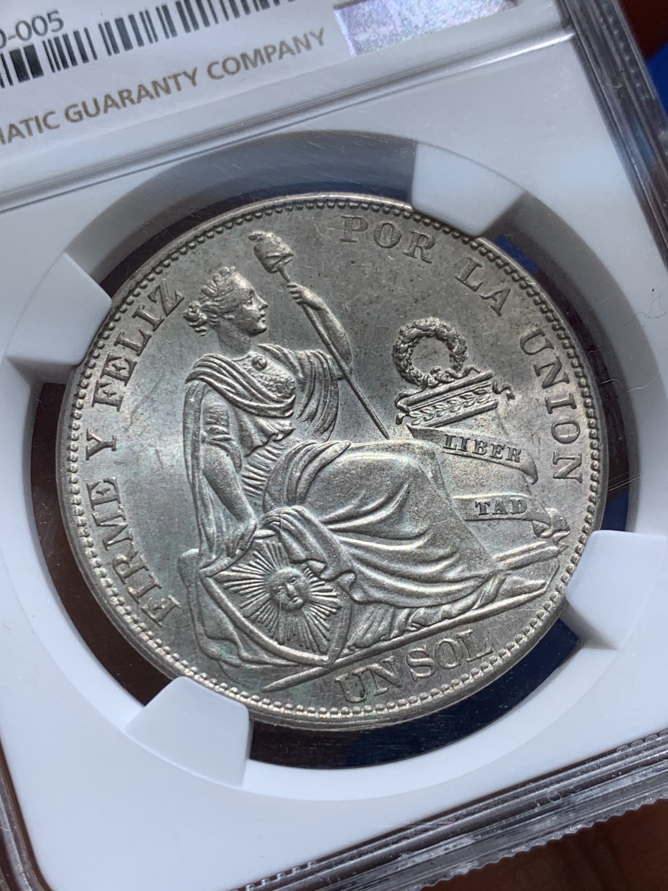 《竞宝斋》圣诞专辑  第二场  第228场 定制纪念章相赠 (全场顺丰包邮) NGC MS62 秘鲁1916年坐人女神1索尔银币 原味沉淀包浆 白净底板 带转光 收藏佳品