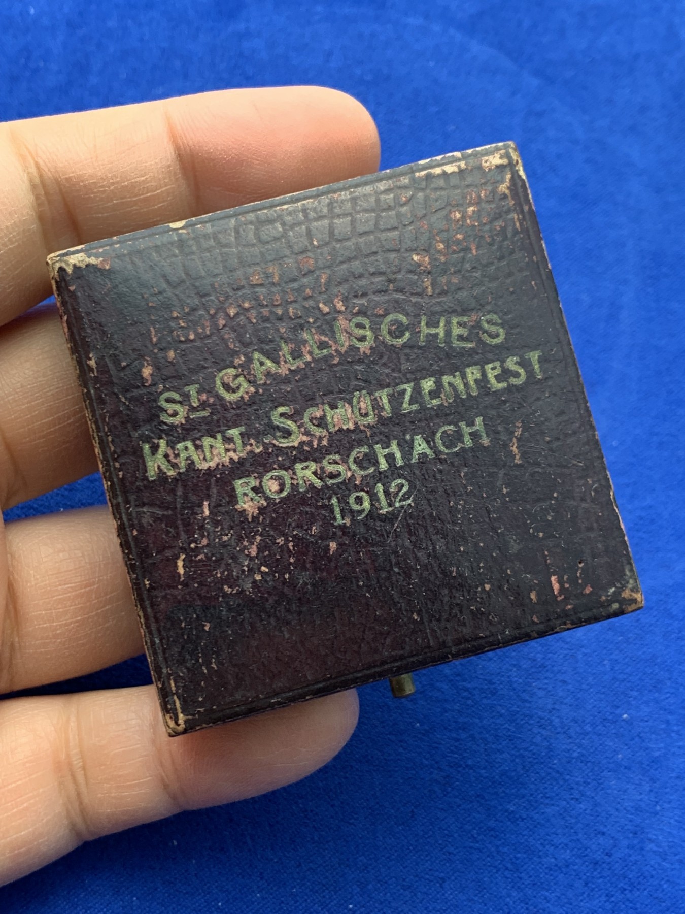 《竞宝斋》圣诞专辑  第一场  第227场 定制纪念章相赠 (全场顺丰包邮) 1912年瑞士圣加仑射击节银章，25.9mm 10.75g 边缘圆润厚实高浮雕 少见品种，真正原盒，瑞射藏家的喜爱品种