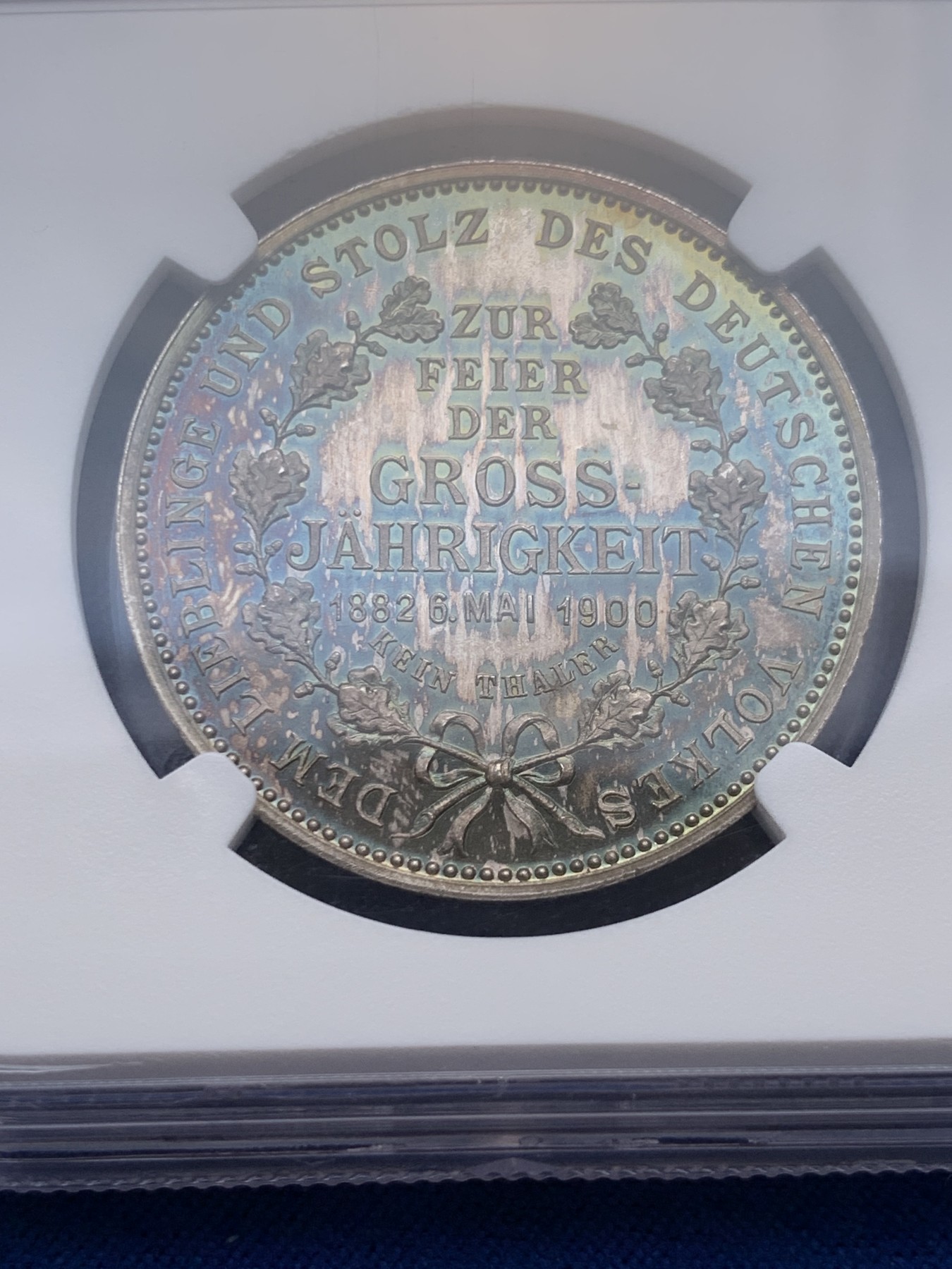 《竞宝斋》圣诞专辑  第一场  第227场 定制纪念章相赠 (全场顺丰包邮) NGC MS64PL 德国 1900 威廉二世成年纪念银章 背面记录了威廉二世的生日与成年的日期 非常有意义 底板反光太强烈 注意保护眼睛