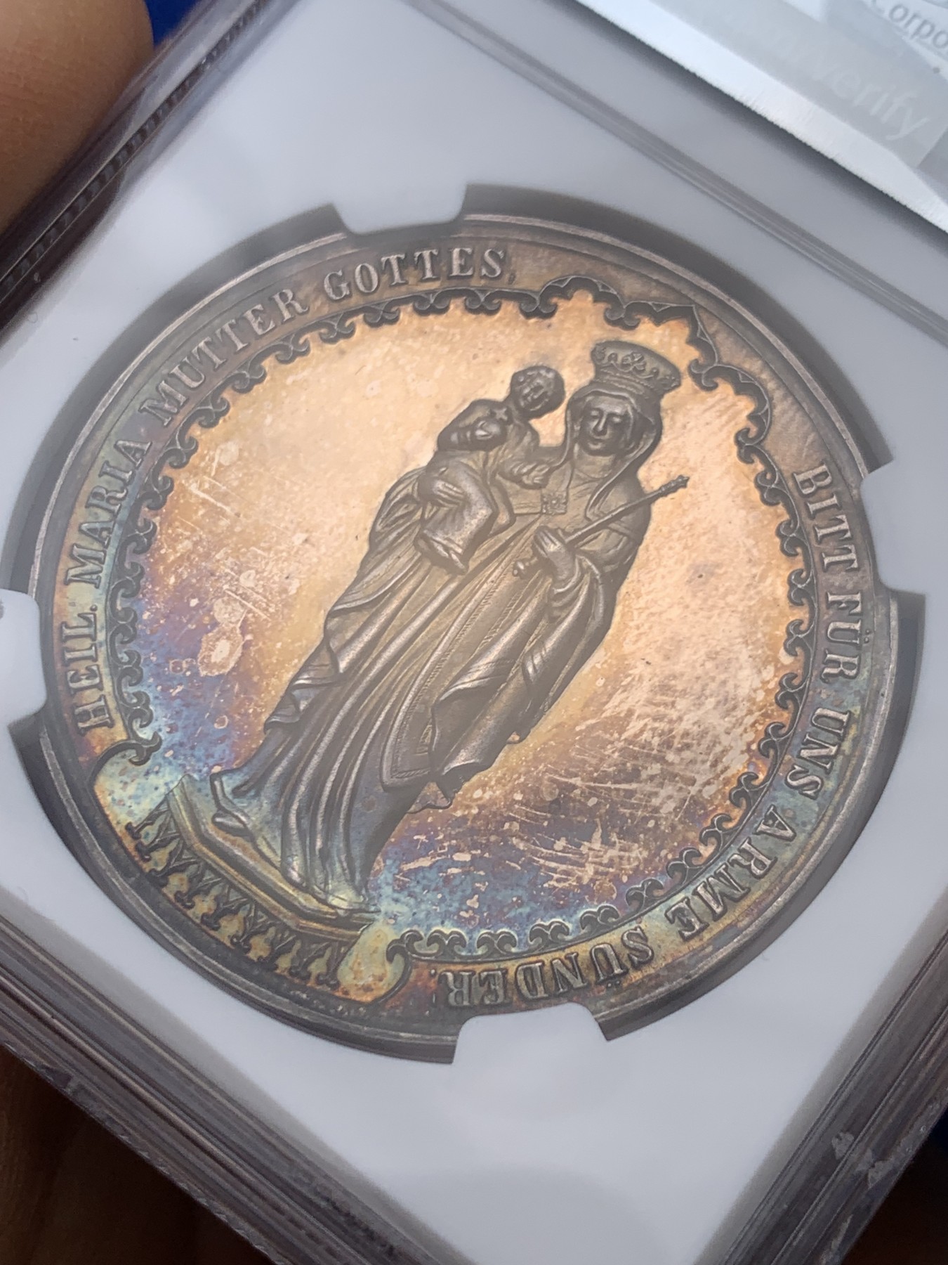 《竞宝斋》圣诞专辑  第一场  第227场 定制纪念章相赠 (全场顺丰包邮) NGC-MS62 德国 19世纪 教皇加冕 大银章 背面五彩 圣母抱婴设计 镜面底板 很漂亮