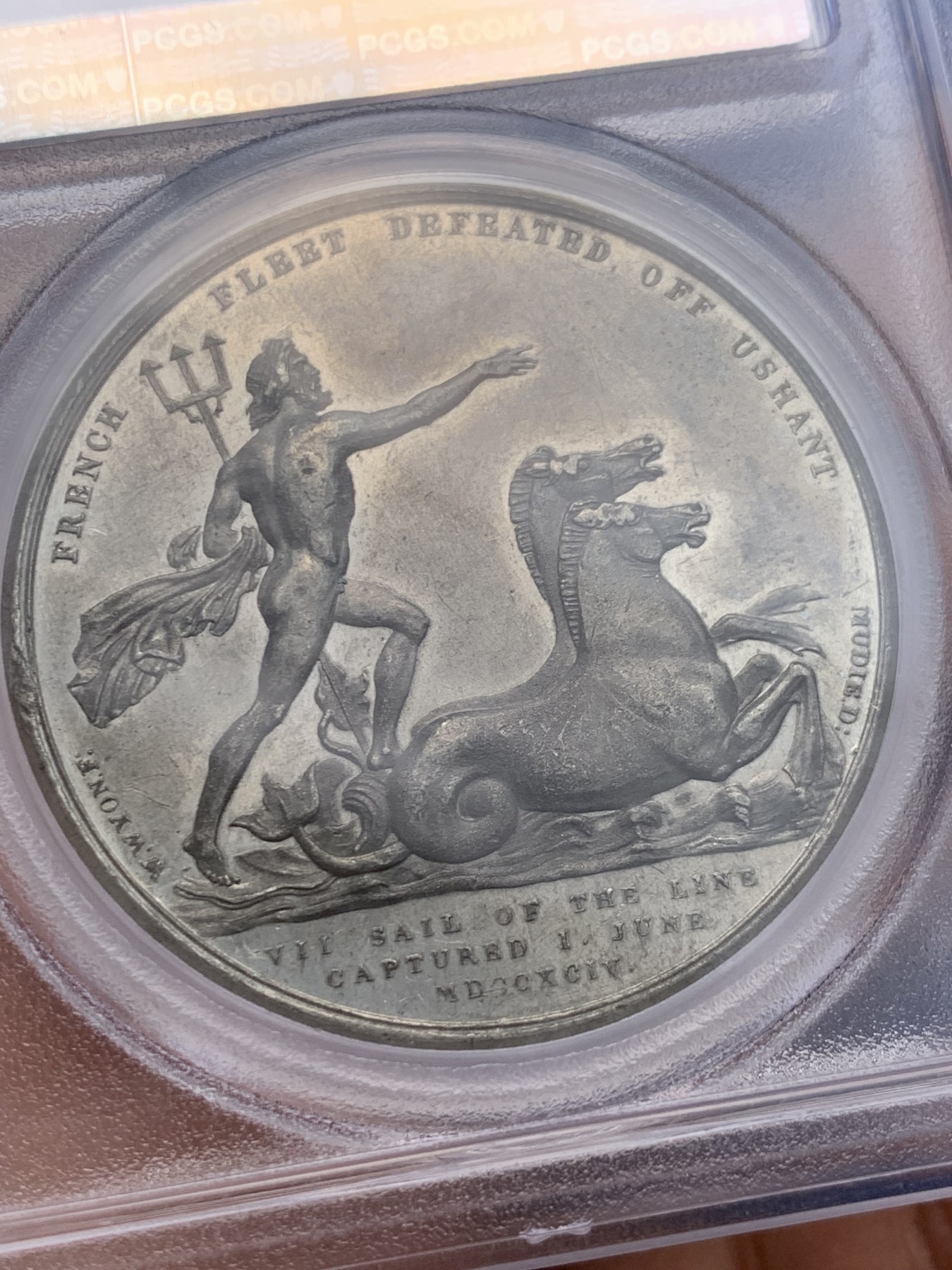 《竞宝斋》圣诞专辑  第一场  第227场 定制纪念章相赠 (全场顺丰包邮) 唯一冠军分 PCGS SP58 英国 1820乔治三世 海军上将 1794击败法国 纪念章 WM材质 背面海神驾驭海马逐浪而行 穆迪作品