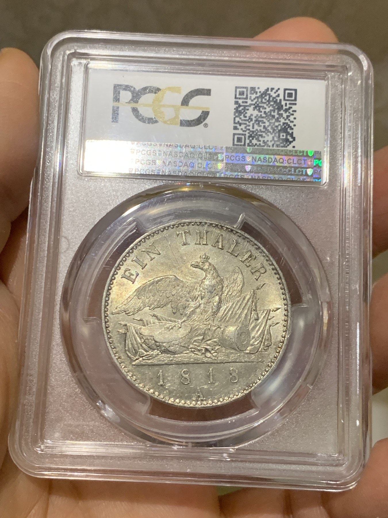 《竞宝斋》圣诞专辑  第一场  第227场 定制纪念章相赠 (全场顺丰包邮) PCGS-MS62 德国普鲁士 1818年A厂腓特烈威廉三世鹰炮泰勒银币 正反面细节均非常好，光度好，令人舒服的淡金色包浆，感觉低评