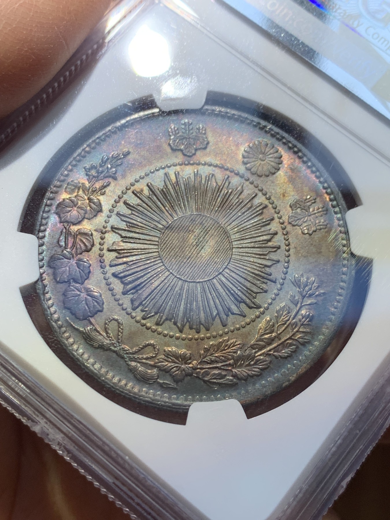 《竞宝斋》圣诞专辑  第一场  第227场 定制纪念章相赠 (全场顺丰包邮) NGC-MS63 日本明治三年旭日龙一圆 五彩紫罗兰包浆