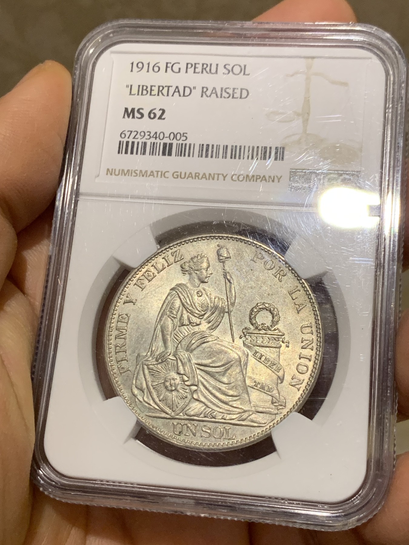 《竞宝斋》圣诞专辑  第二场  第228场 定制纪念章相赠 (全场顺丰包邮) NGC MS62 秘鲁1916年坐人女神1索尔银币 原味沉淀包浆 白净底板 带转光 收藏佳品