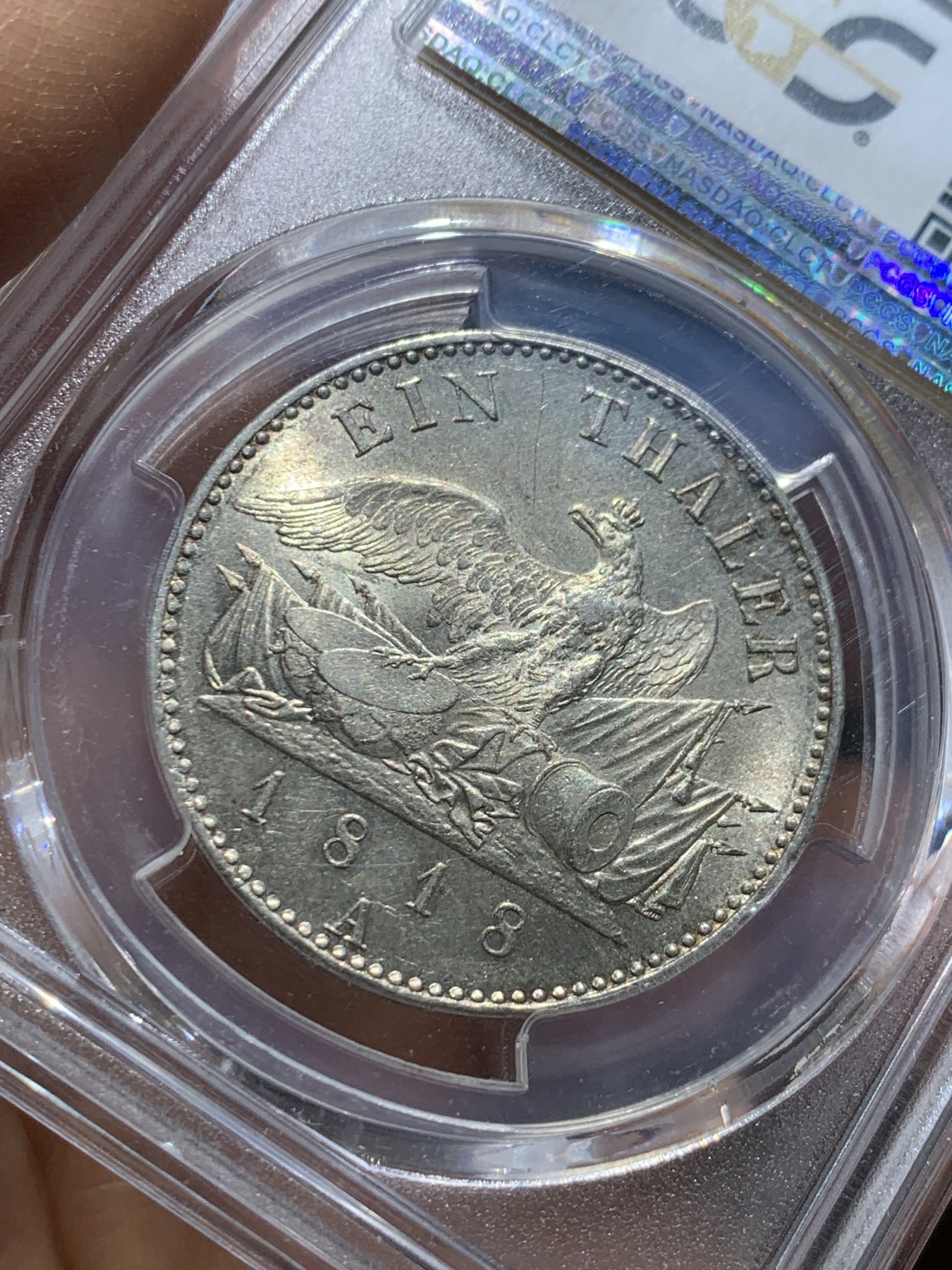 《竞宝斋》圣诞专辑  第一场  第227场 定制纪念章相赠 (全场顺丰包邮) PCGS-MS62 德国普鲁士 1818年A厂腓特烈威廉三世鹰炮泰勒银币 正反面细节均非常好，光度好，令人舒服的淡金色包浆，感觉低评