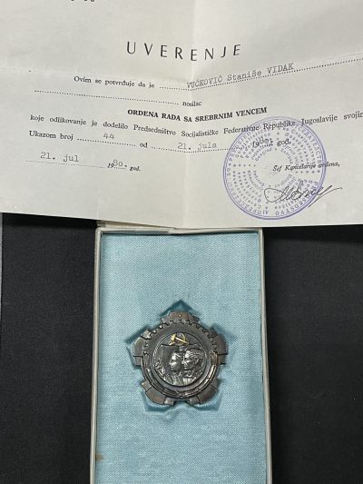 欢庆春节！戎马世界章牌大赏第59期 - 南斯拉夫三级劳动勋章，带证书，1980年实发，非常见库存，带盒