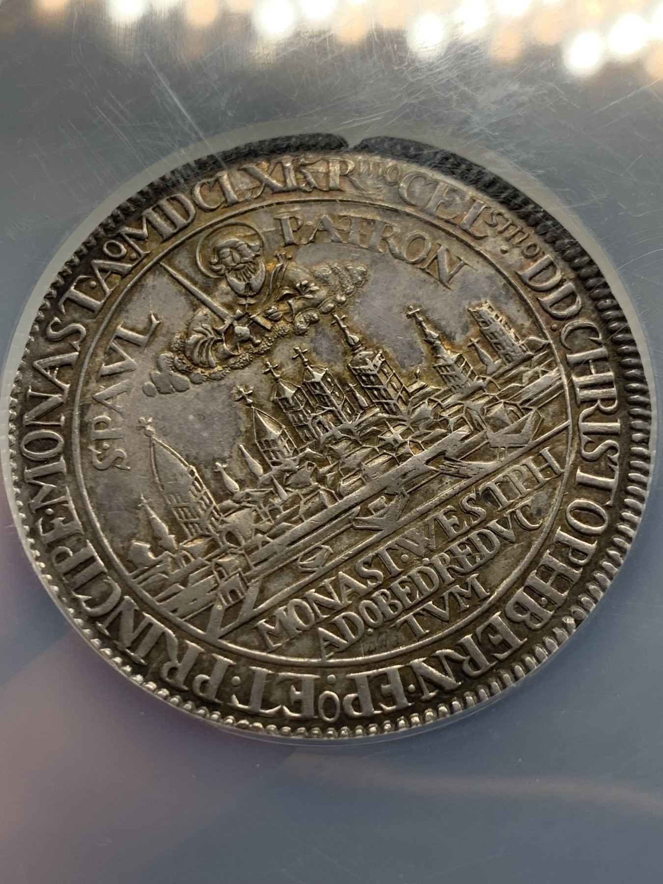 《竞宝斋》圣诞专辑  第一场  第227场 定制纪念章相赠 (全场顺丰包邮) NGC-MS63 1661年德国明斯特景观泰勒大银币 工艺高超，币面精美，正面是景观与宗教的结合，背面盔甲盾徽非常漂亮，62分HA上4320刀