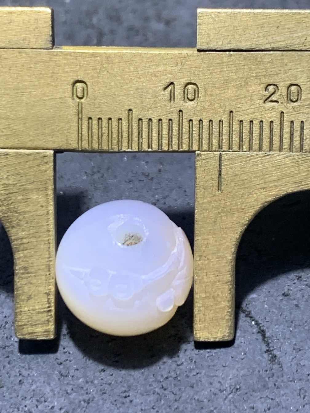 精美高玉化亚光海洋玉髓手工俏色巧雕一心向佛意境圆珠一个