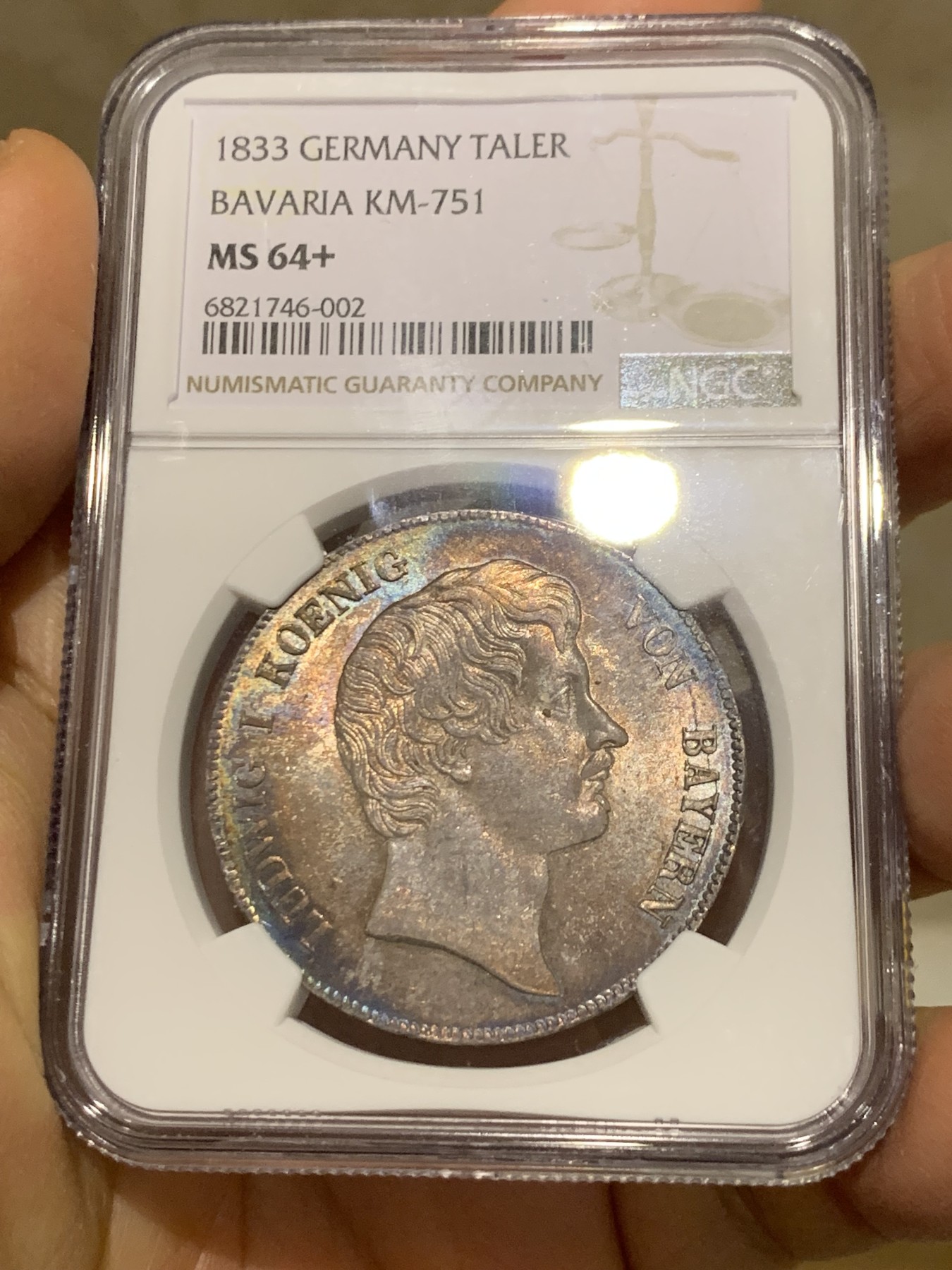 《竞宝斋》圣诞专辑  第一场  第227场 定制纪念章相赠 (全场顺丰包邮) 唯一亚军分 NGC MS64+ 德国 1833 巴伐利亚 路德维希一世 皇冠泰勒大银币 炫五彩包浆 PL底板 少见人像版本