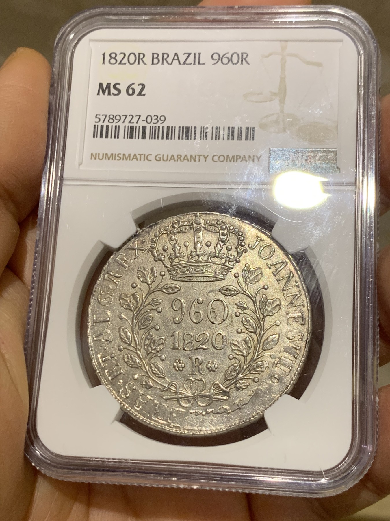 《竞宝斋》圣诞专辑  第二场  第228场 定制纪念章相赠 (全场顺丰包邮) NGC-MS62 葡属巴西 1820年 960瑞斯大银币 持续上涨品种 压印清晰 淡黄包浆