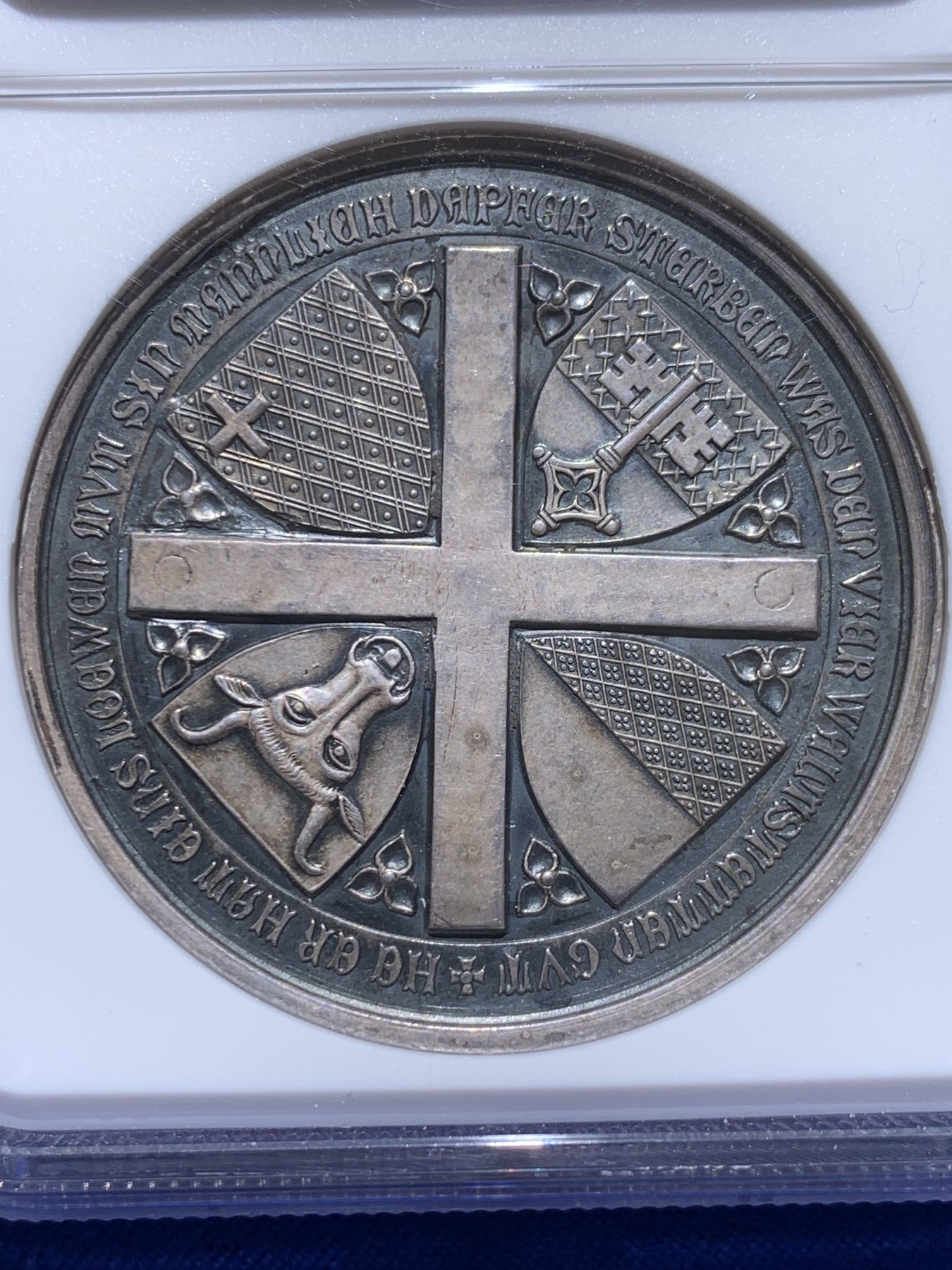 《竞宝斋》圣诞专辑  第一场  第227场 定制纪念章相赠 (全场顺丰包邮) NGC MS63 1886年瑞士卢塞恩射击节银章，高分品质，高于该分数仅2枚，绝对稀少而品质高的品种，设计惟妙惟肖