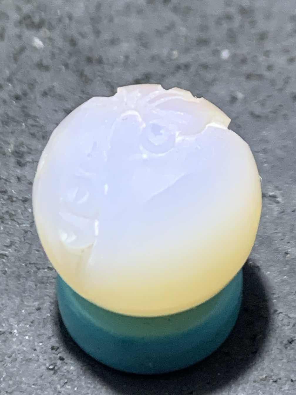 精美高玉化亚光海洋玉髓手工俏色巧雕一心向佛意境圆珠一个