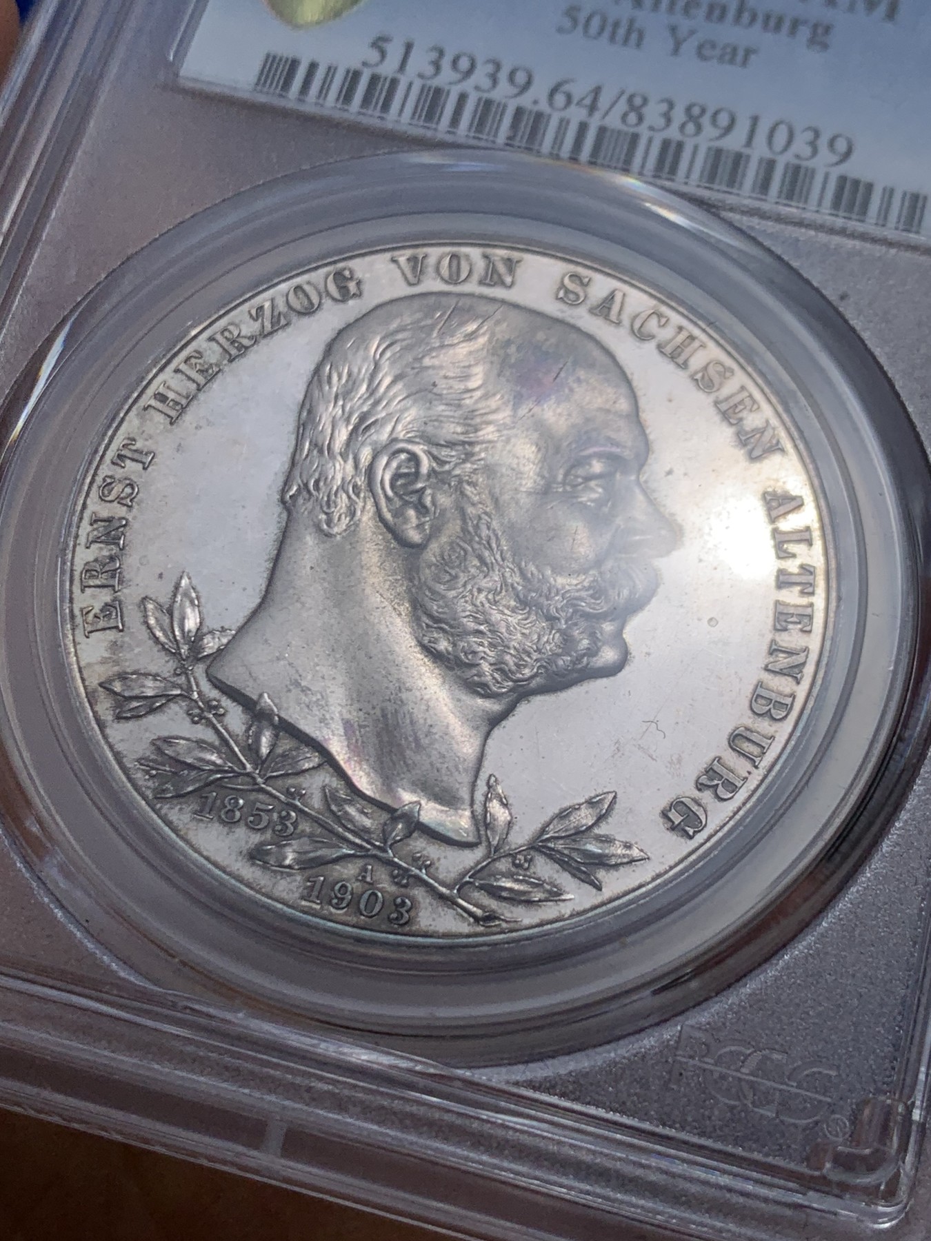 《竞宝斋》圣诞专辑  第一场  第227场 定制纪念章相赠 (全场顺丰包邮) PCGS-PR64CAM,德国1903年萨克森阿尔登堡，50周年登基纪念精制5马克银币，发行量少，很亮的小镜子，反面轻度五彩