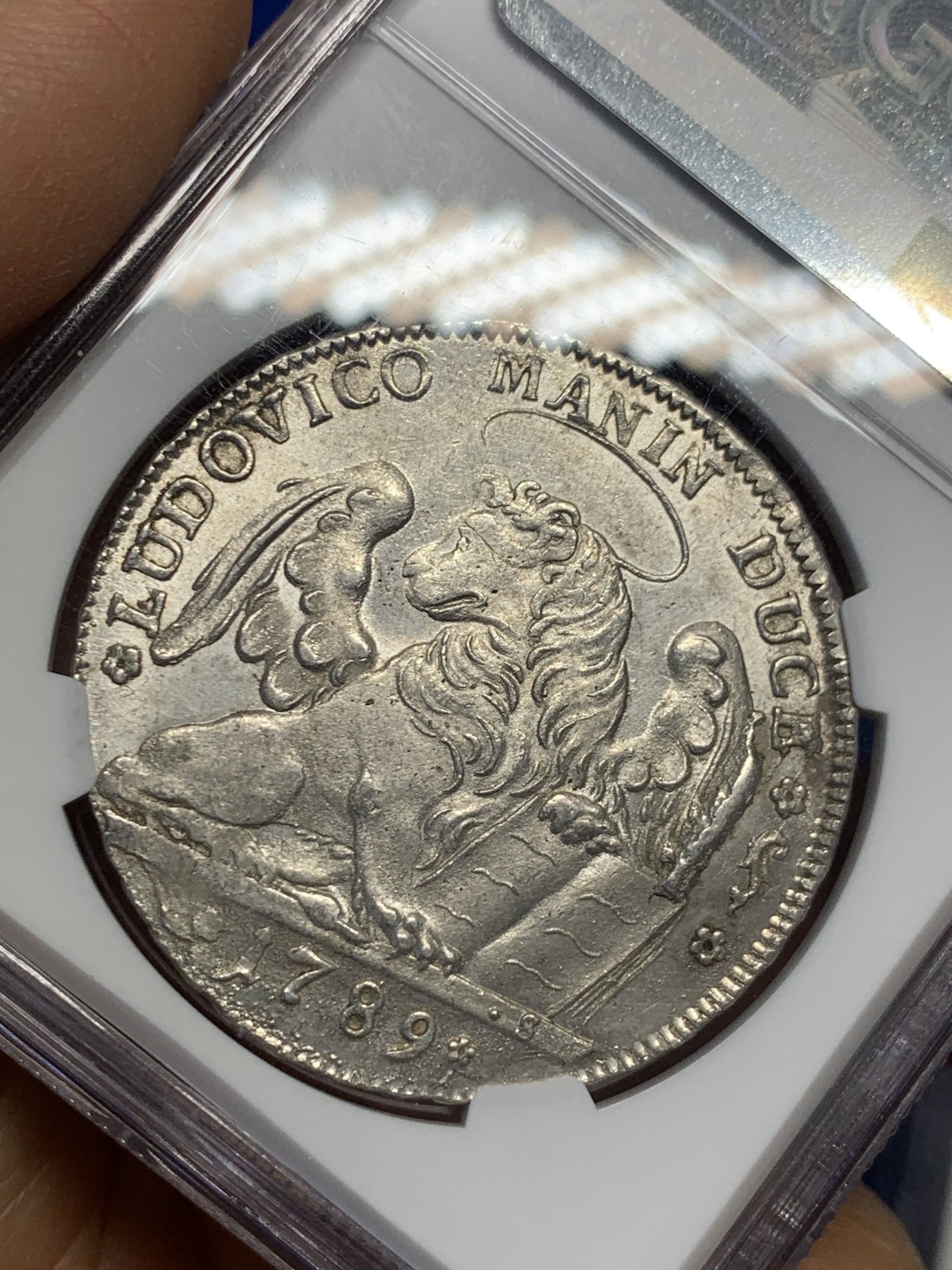 《竞宝斋》圣诞专辑  第一场  第227场 定制纪念章相赠 (全场顺丰包邮) NGC-MS62 意大利 威尼斯 1789年 泰勒 威尼斯飞狮纪念大银币 背部狮子浮雕生动 造型古朴雅致 NGC冠军分