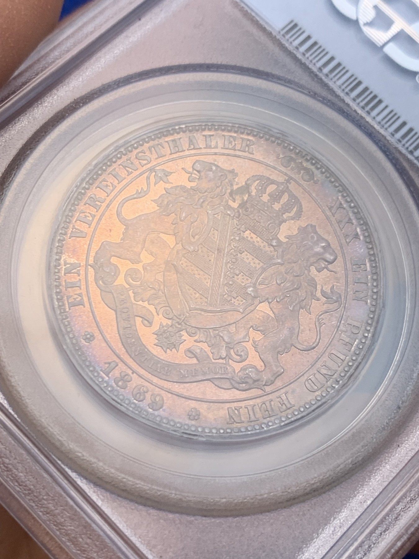 《竞宝斋》圣诞专辑  第一场  第227场 定制纪念章相赠 (全场顺丰包邮) 唯一冠军分 PCGS PR66 德国 1869 萨克森 双狮泰勒 紫罗兰包浆 底板如镜，P早期盒装 可遇不可求的状态